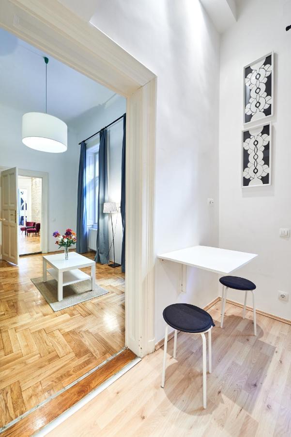 Large Apartment For Groups City Center Dist. VII Budapest Eksteriør billede