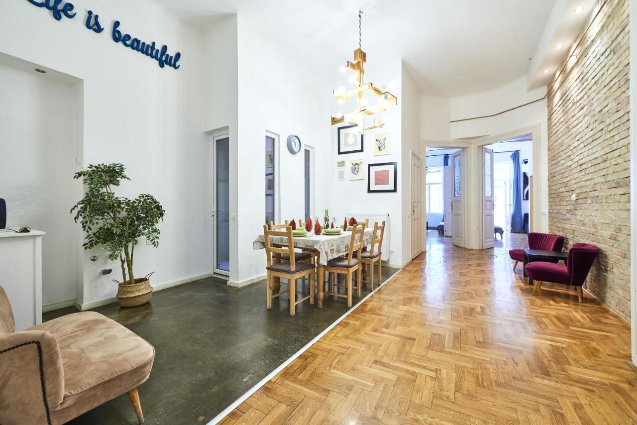 Large Apartment For Groups City Center Dist. VII Budapest Eksteriør billede
